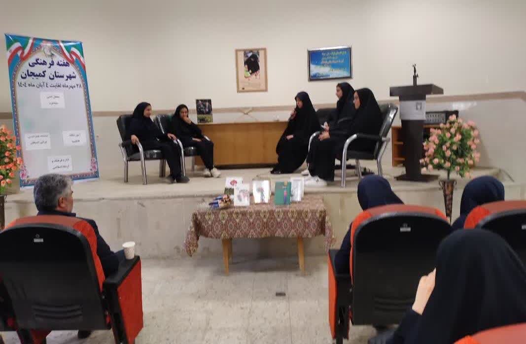 آبان به رنگ آگاهی و دانایی در کتابخانه‌های عمومی استان مرکزی