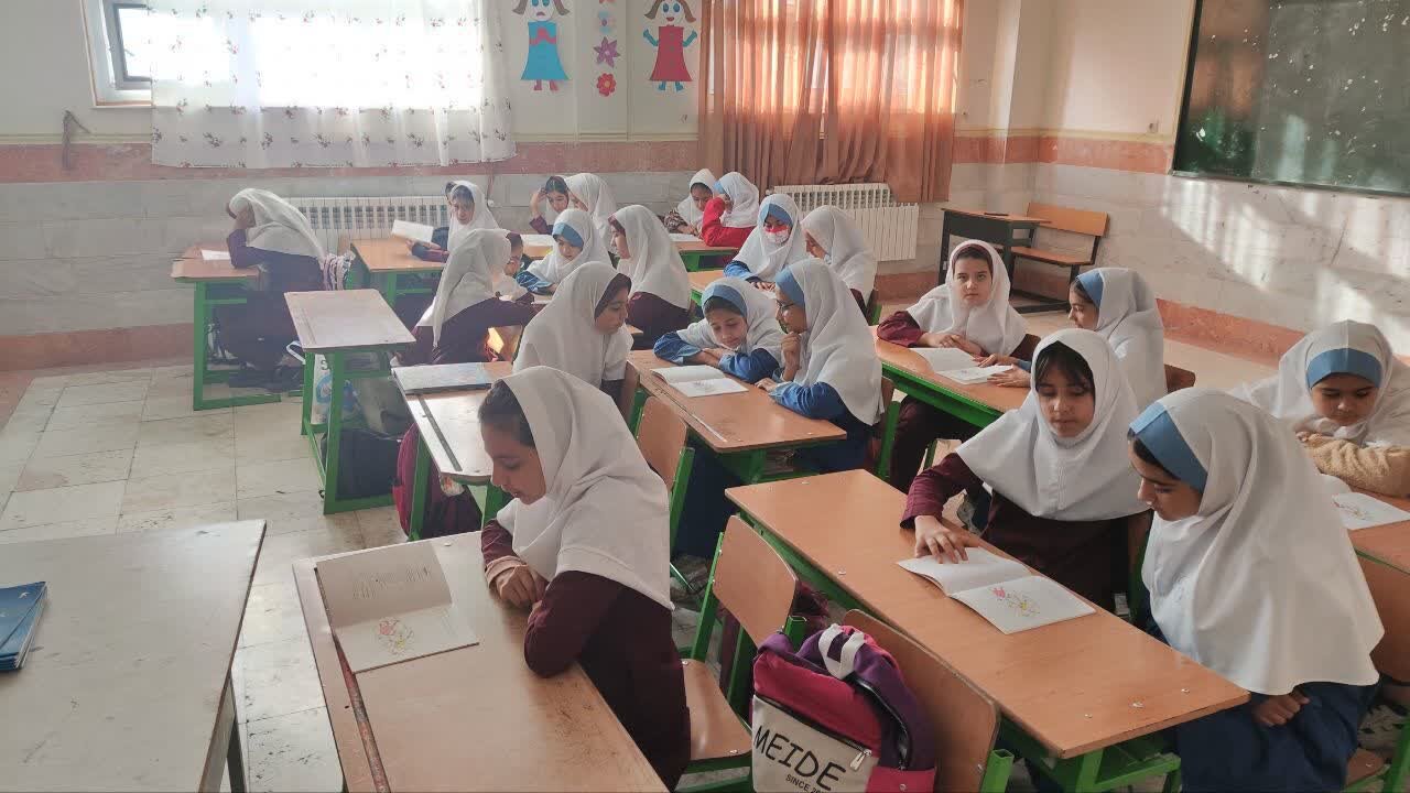 آبان به رنگ آگاهی و دانایی در کتابخانههای عمومی استان مرکزی