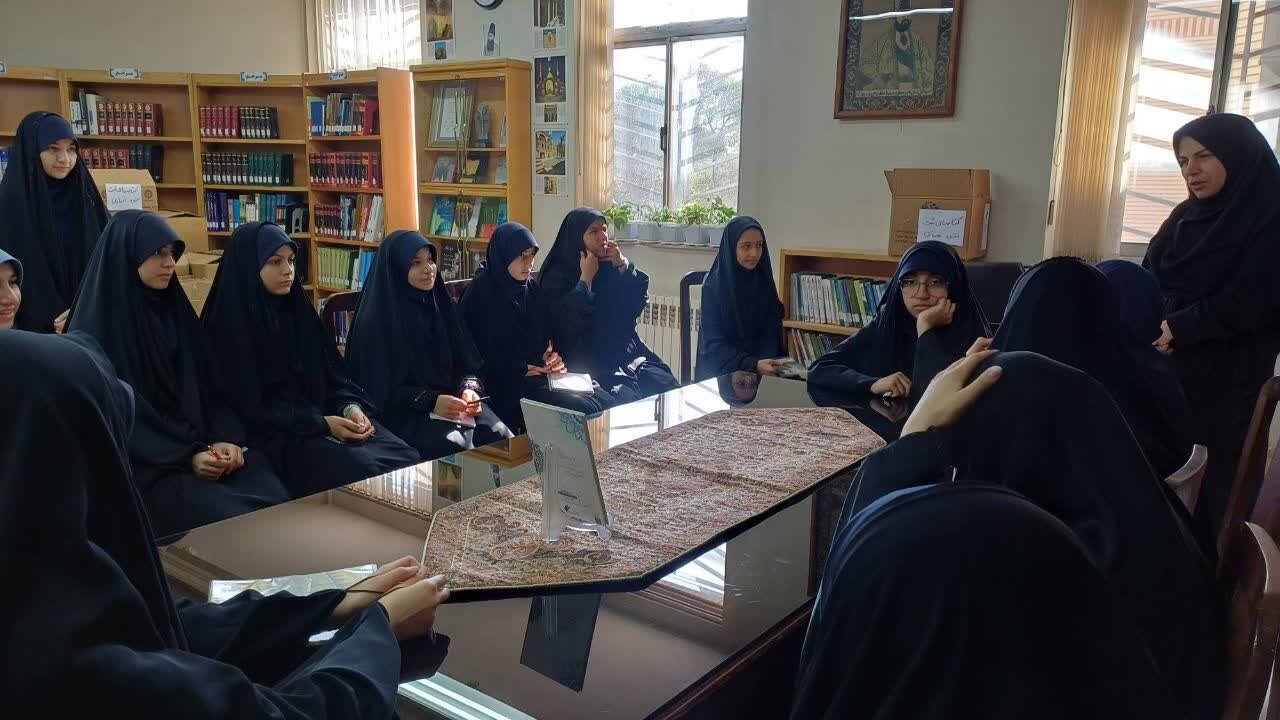 آبان به رنگ آگاهی و دانایی در کتابخانههای عمومی استان مرکزی