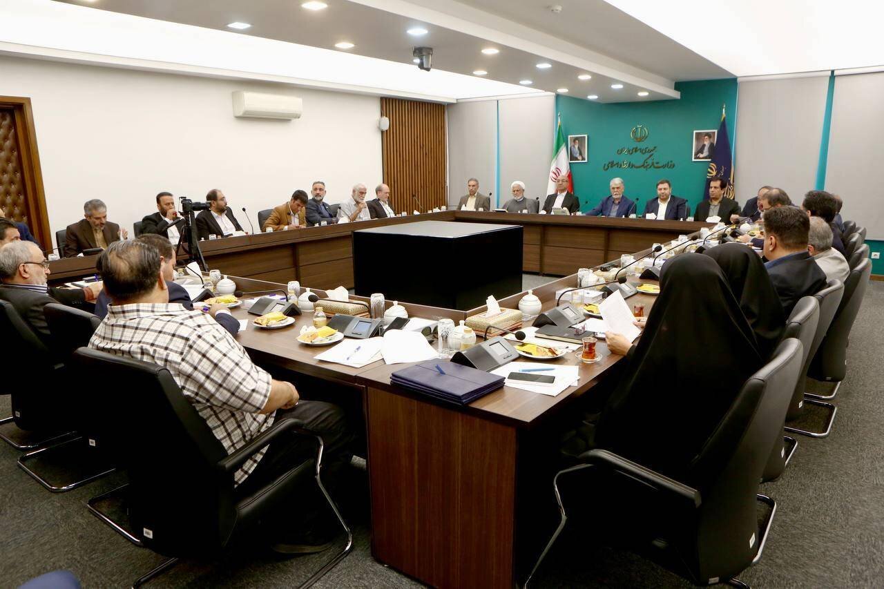 دیدار استاندار و نمایندگان کرمانشاه با وزیر فرهنگ و ارشاد اسلامی برای پیگیری پروژه‌های فرهنگی