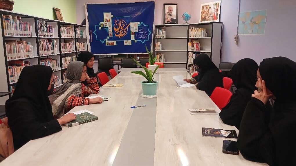 نشست کتاب‌خوان در کتابخانه عمومی شهید بهشتی خاش برگزار شد
