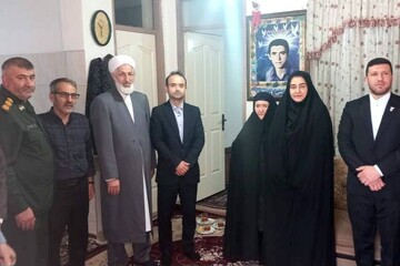 دیدار مدیرکل کتابخانه‌های عمومی گلستان با خانواده شهید موسی وزیری