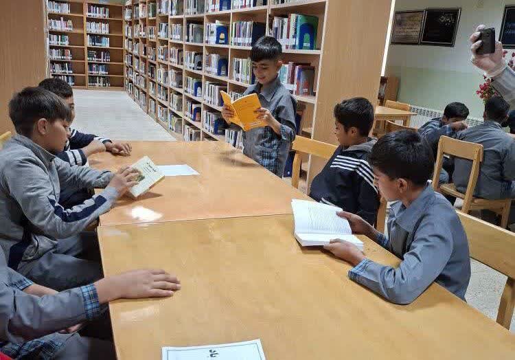 رونق کتابخوانی در کتابخانههای عمومی استان مرکزی