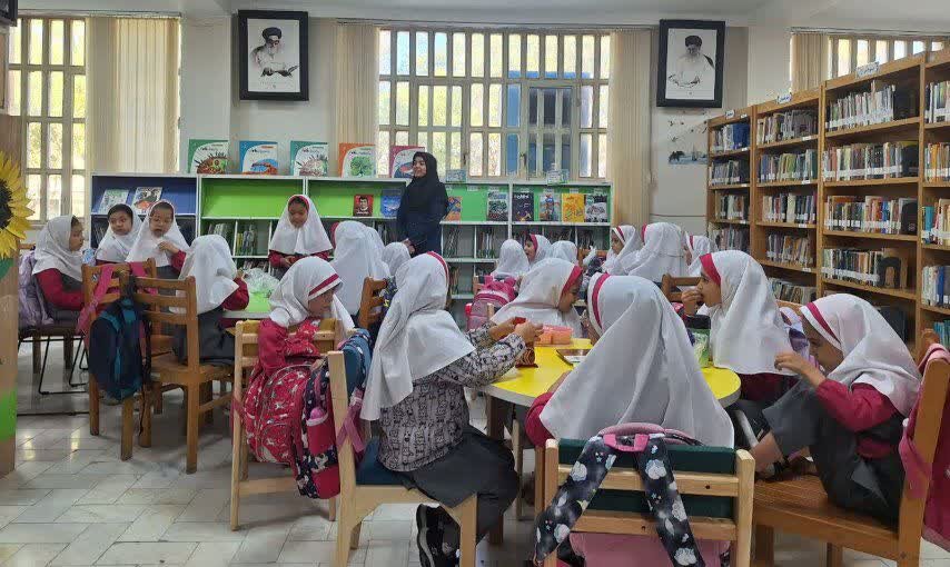 رونق کتابخوانی در کتابخانههای عمومی استان مرکزی