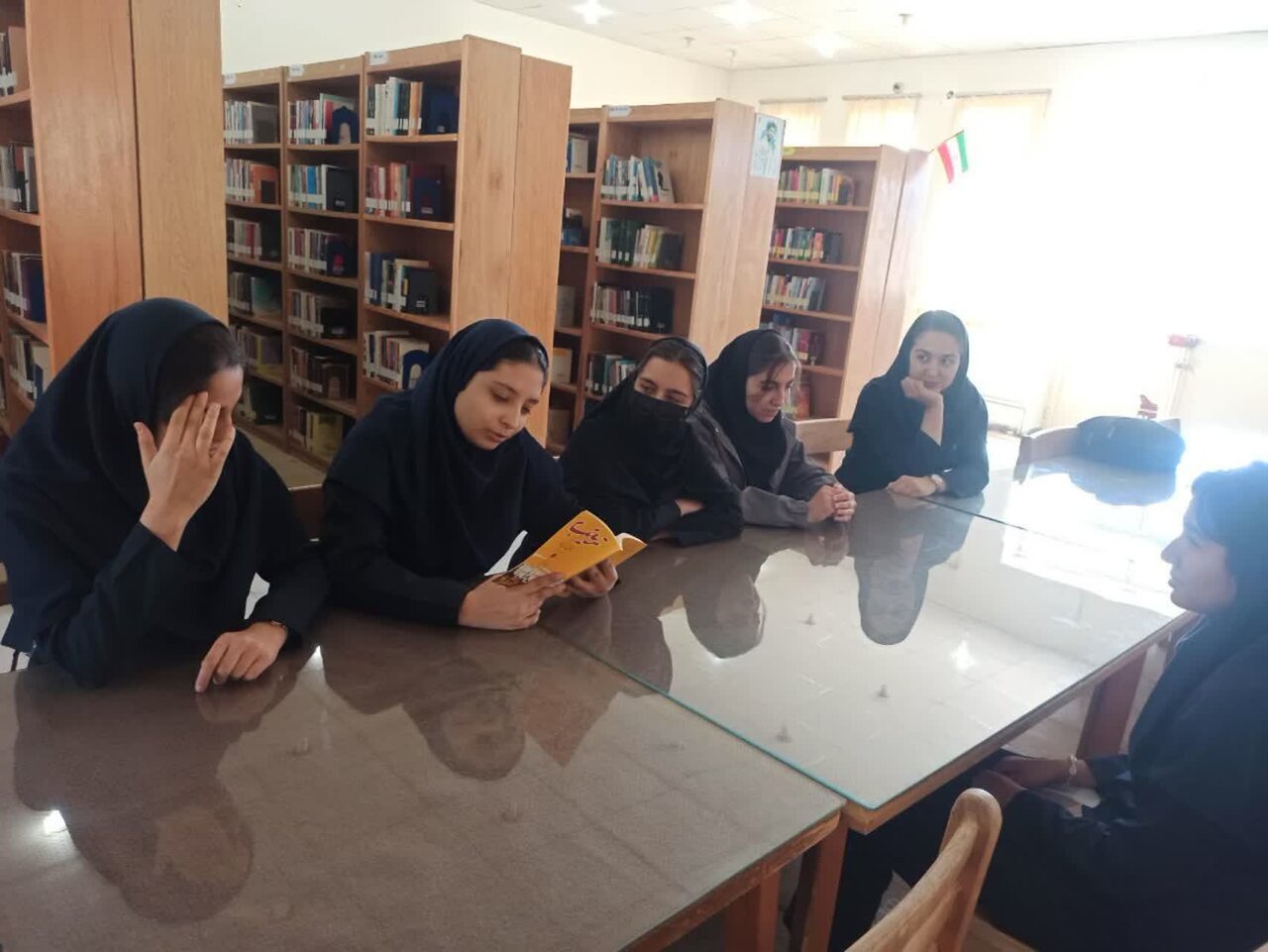 رونق کتابخوانی در کتابخانههای عمومی استان مرکزی