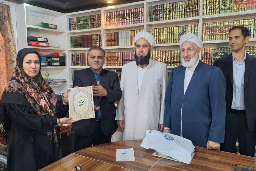 تجلیل از امام‌جمعه اهل‌سنت بندرترکمن به‌عنوان مروج کتاب و کتابخوانی