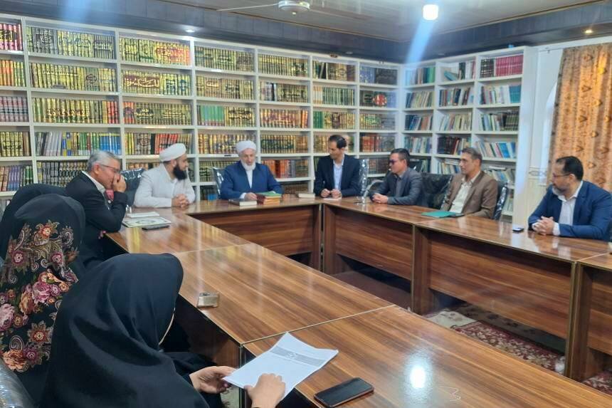 تجلیل از امام‌جمعه اهل‌سنت بندرترکمن به‌عنوان مروج کتاب و کتابخوانی