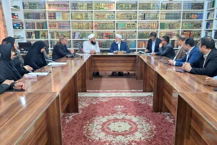 تجلیل از امامجمعه اهلسنت بندرترکمن بهعنوان مروج کتاب و کتابخوانی