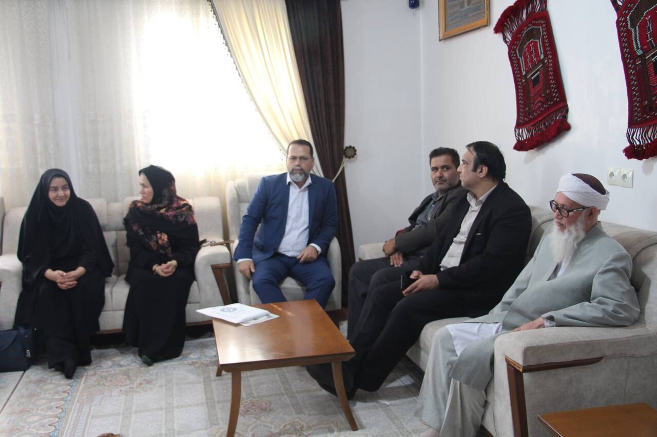 دیدار مدیرکل کتابخانههای عمومی گلستان با خانواده شهید عبدالرحمن آذری