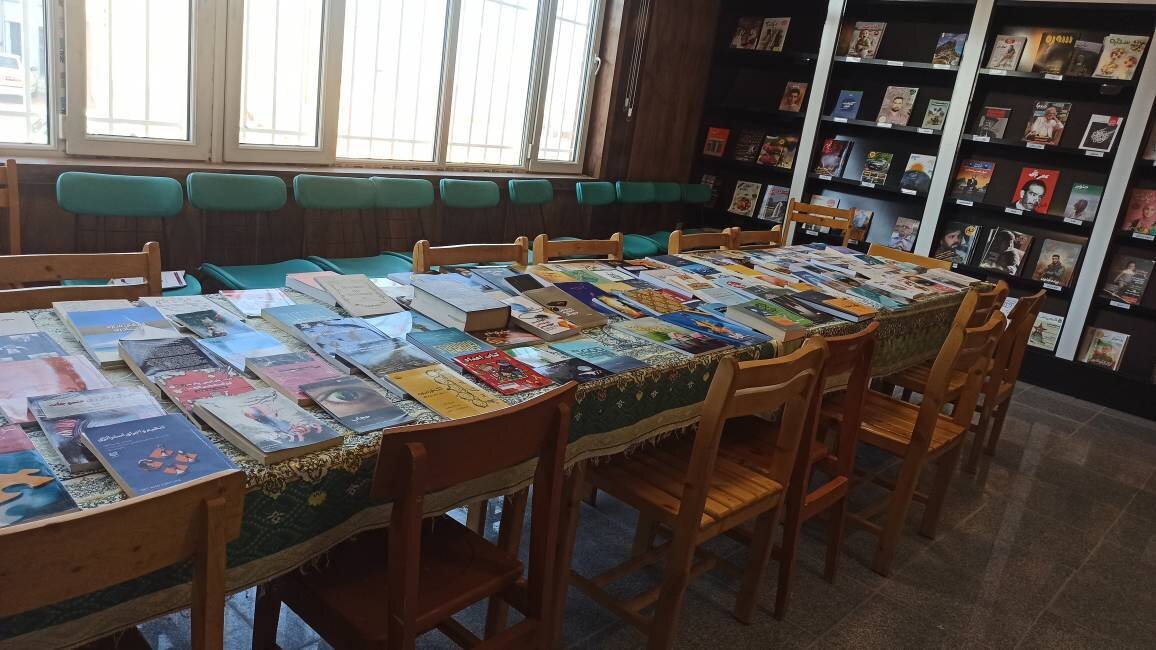 بیش از ۵۰۰ نسخه کتاب به کتابخانه‌های عمومی اسفراین اهدا شد