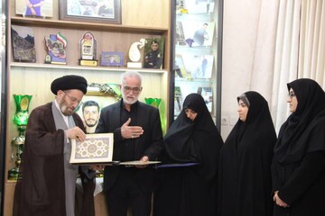 دیدار با خانواده شهدا