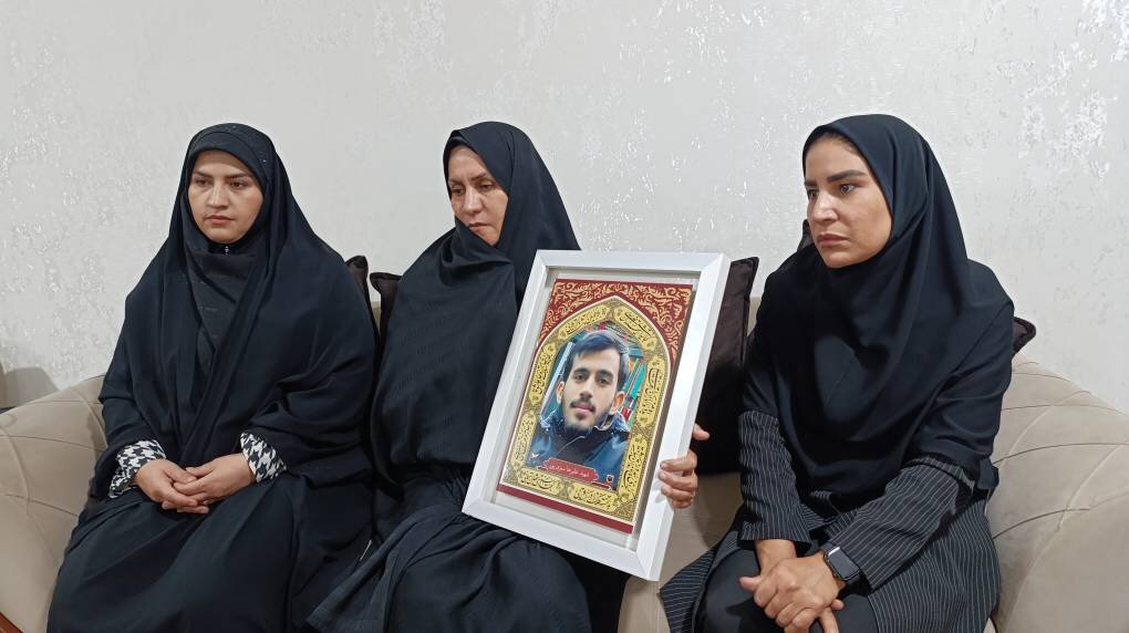 دیدار رئیس و اعضای شورای فرهنگ عمومی استان با خانواده شهدای جنگ تحمیلی ۱۲ روزه لرستان