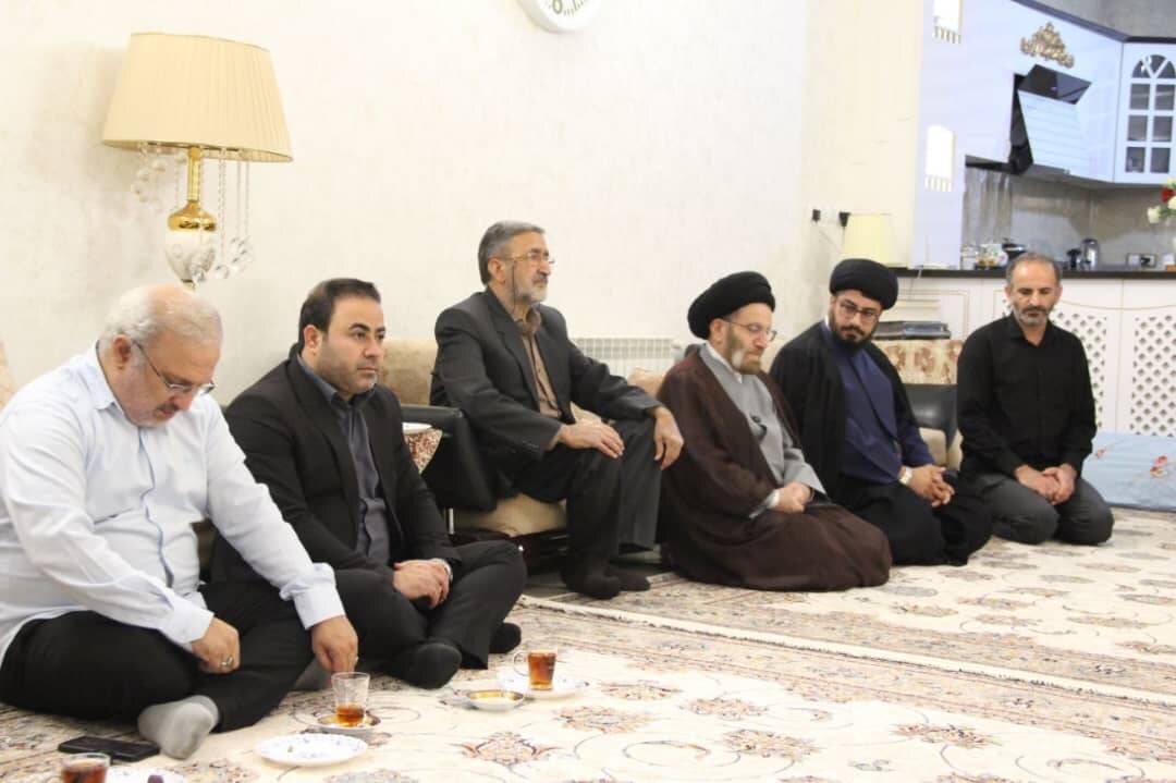 دیدار رئیس و اعضای شورای فرهنگ عمومی استان با خانواده شهدای جنگ تحمیلی ۱۲ روزه لرستان