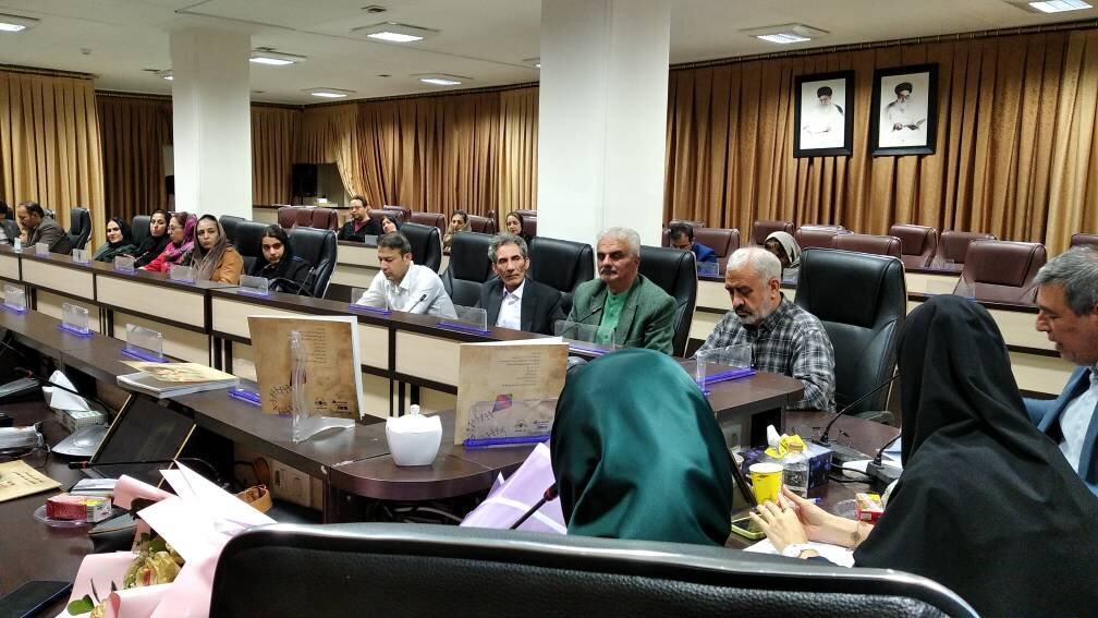 آئین رونمایی از کتاب «خاطرات شیرین یک دهه شصتی» در کتابخانه مرکزی ارومیه برگزار شد