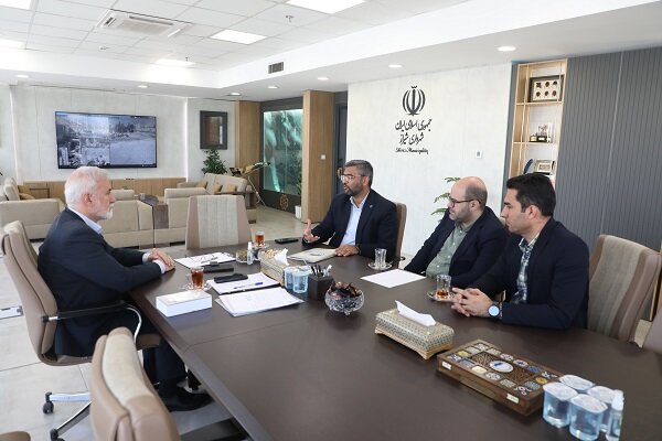 مدیرکل کتابخانههای عمومی فارس با شهردار شیراز دیدار کرد