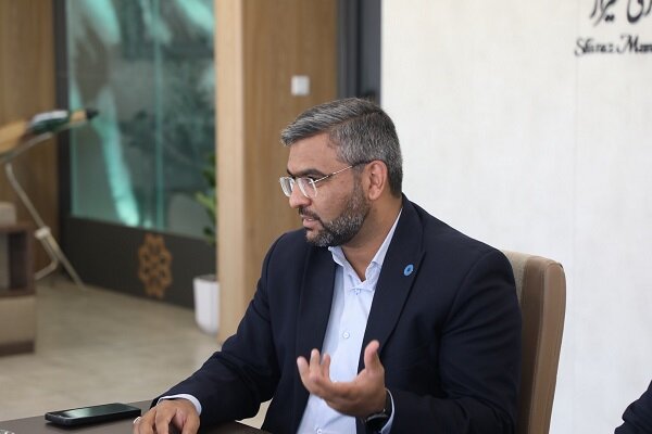 مدیرکل کتابخانه‌های عمومی فارس با شهردار شیراز دیدار کرد