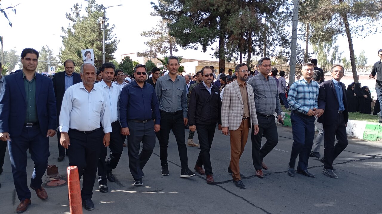 حضور کتابداران سیستان و بلوچستان در راهپیمایی یوم‌الله سیزدهم آبان