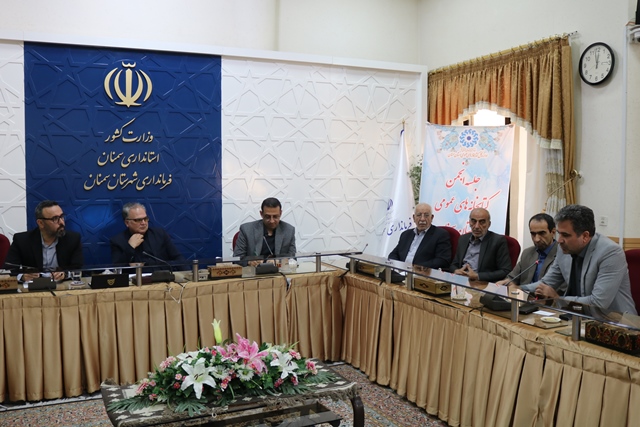 اهدای یک دستگاه خودرو از سوی شهرداری برای راهاندازی اولین کتابخانه سیار سمنان