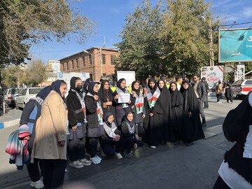 حضور کارکنان کتابخانه‌های عمومی استان آذربایجان غربی در راهپیمایی یوم الله ۱۳ آبان