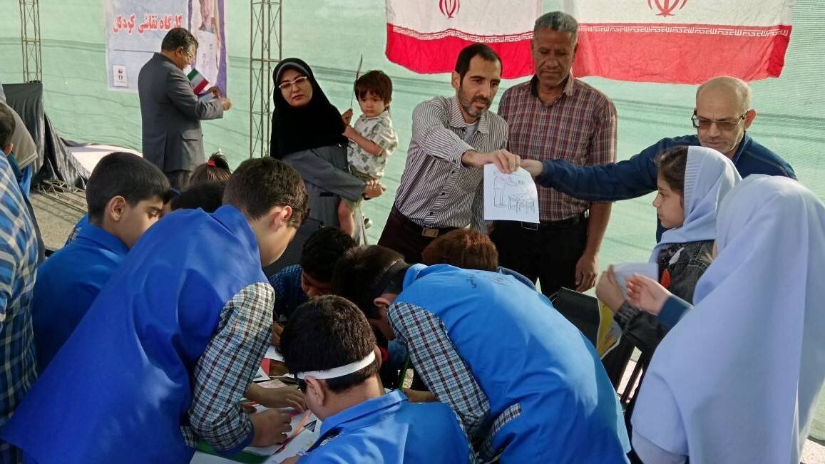 حضور کتابداران خوزستانی با برپایی میز خدمت در راهپیمایی یوم‌الله ۱۳ آبان