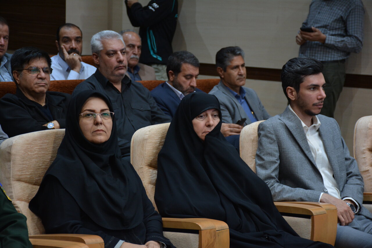 نشست معرفی و بررسی کتاب «همسفر آتش و برف» در کتابخانه عمومی امیرکبیر کرمانشاه