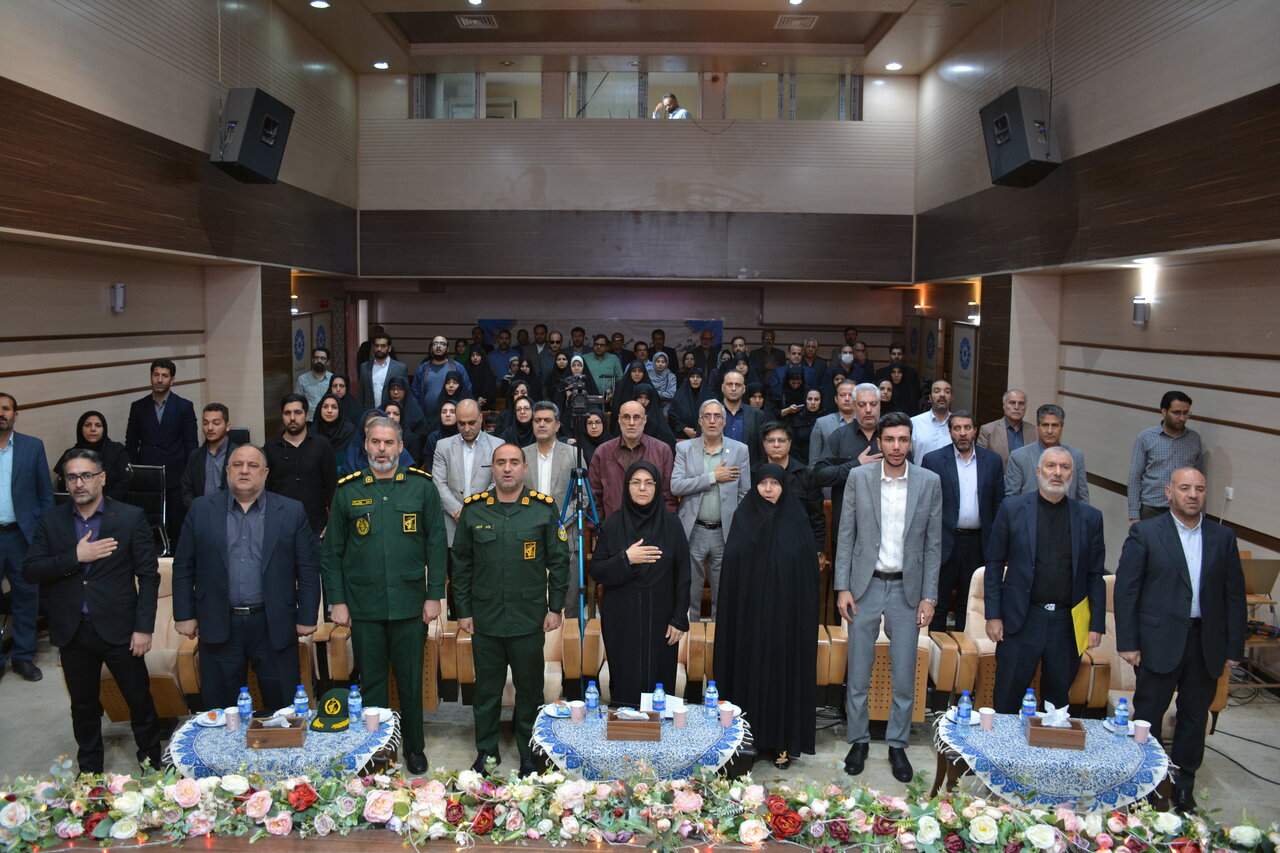 نشست معرفی و بررسی کتاب «همسفر آتش و برف» در کتابخانه عمومی امیرکبیر کرمانشاه