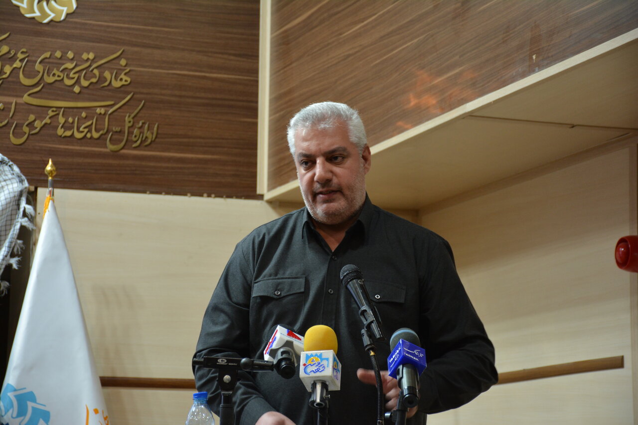 نشست معرفی و بررسی کتاب «همسفر آتش و برف» در کتابخانه عمومی امیرکبیر کرمانشاه