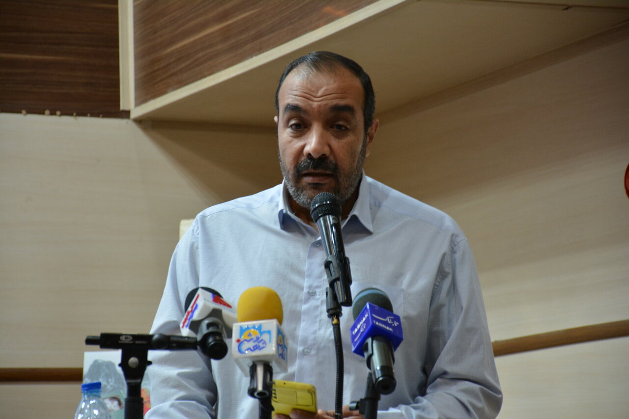 نشست معرفی و بررسی کتاب «همسفر آتش و برف» در کتابخانه عمومی امیرکبیر کرمانشاه