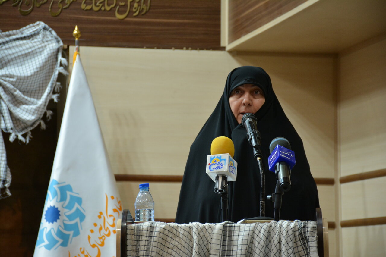 نشست معرفی و بررسی کتاب «همسفر آتش و برف» در کتابخانه عمومی امیرکبیر کرمانشاه