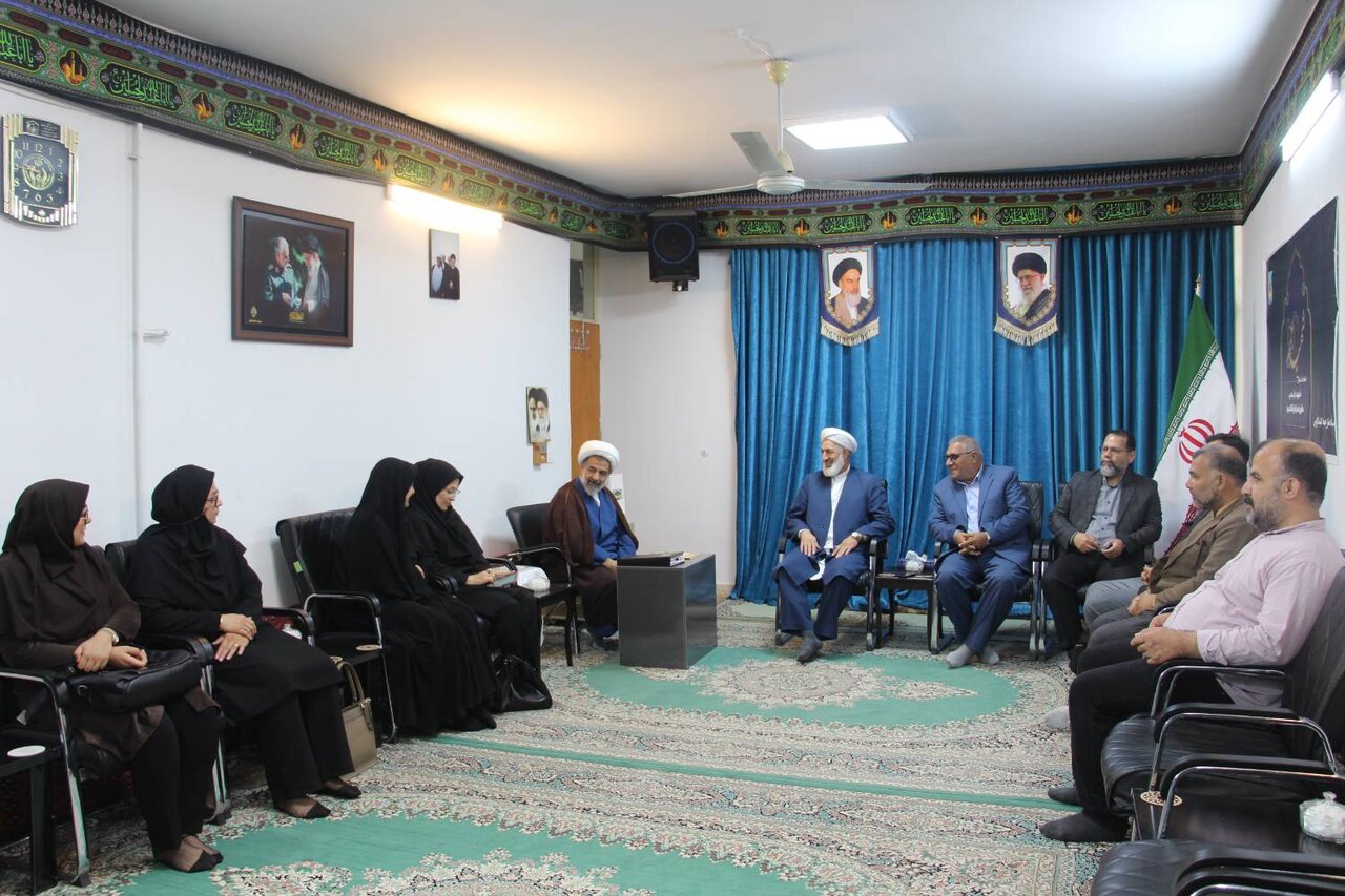 مدیرکل کتابخانههای عمومی گلستان با امامجمعه گنبدکاووس دیدار کرد