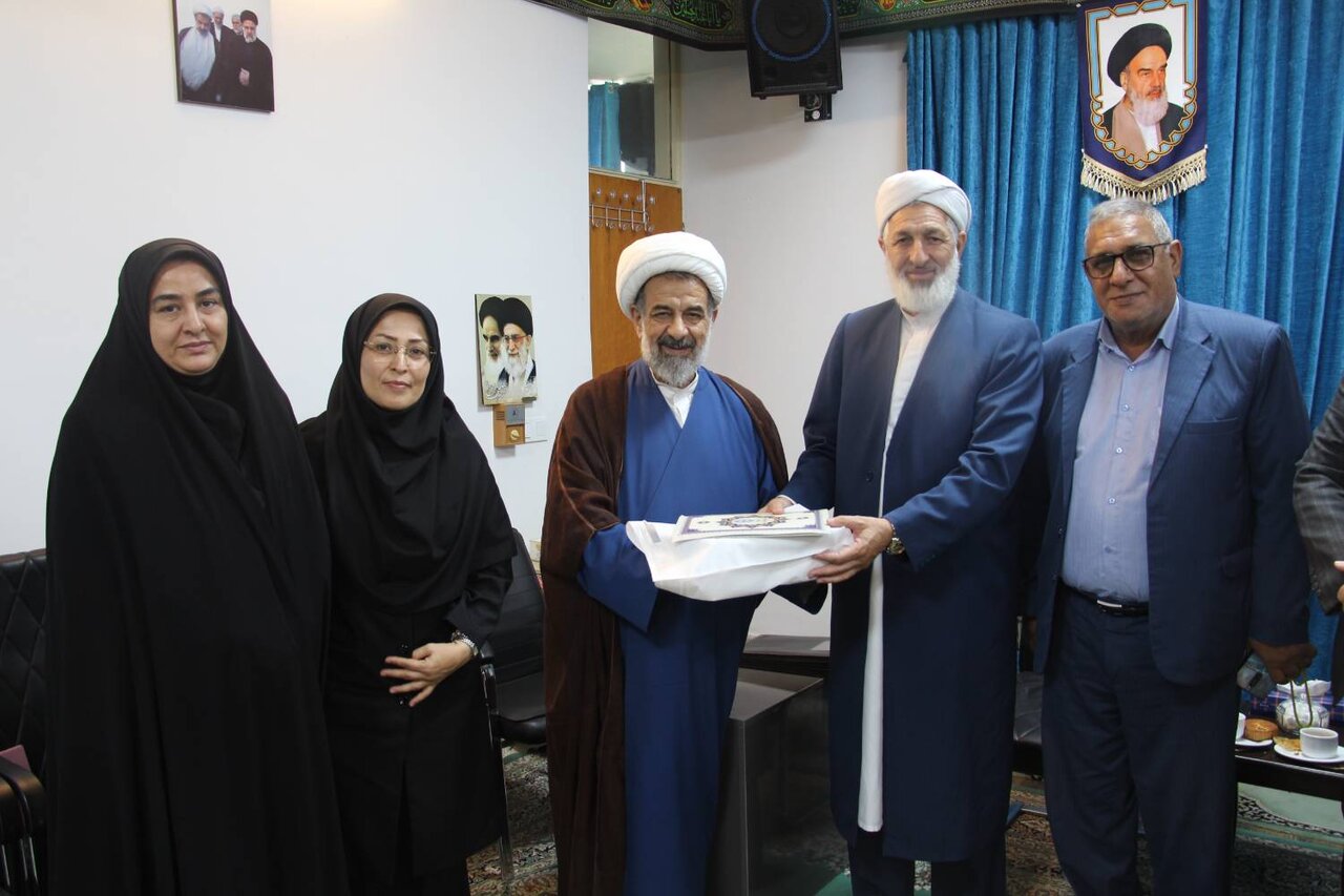 مدیرکل کتابخانههای عمومی گلستان با امامجمعه گنبدکاووس دیدار کرد