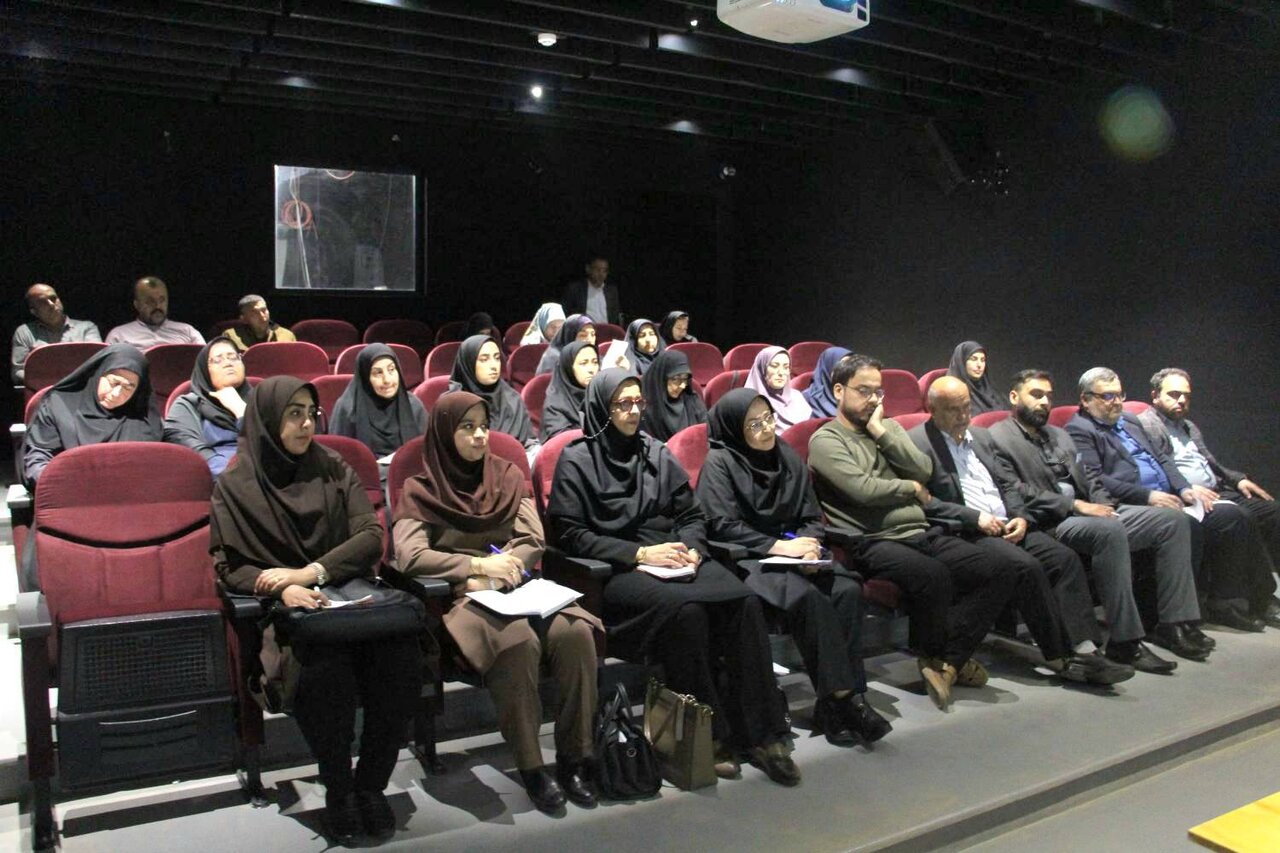 نشست صمیمی مدیرکل کتابخانههای عمومی گلستان با کتابداران گنبدکاووس، آزادشهر و رامیان