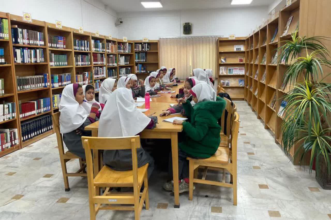 گرامیداشت روز دانشآموز در کتابخانههای عمومی استان مرکزی