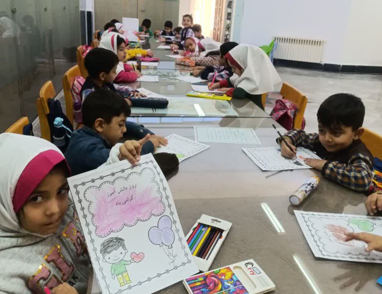 گرامیداشت روز دانش‌آموز در کتابخانه‌های عمومی استان مرکزی