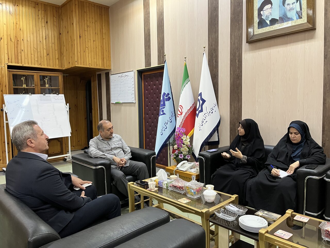 نشست هم‌اندیشی مدیران‌کل کتابخانه‌های عمومی و صداوسیمای مرکز آذربایجان‌غربی برگزار شد