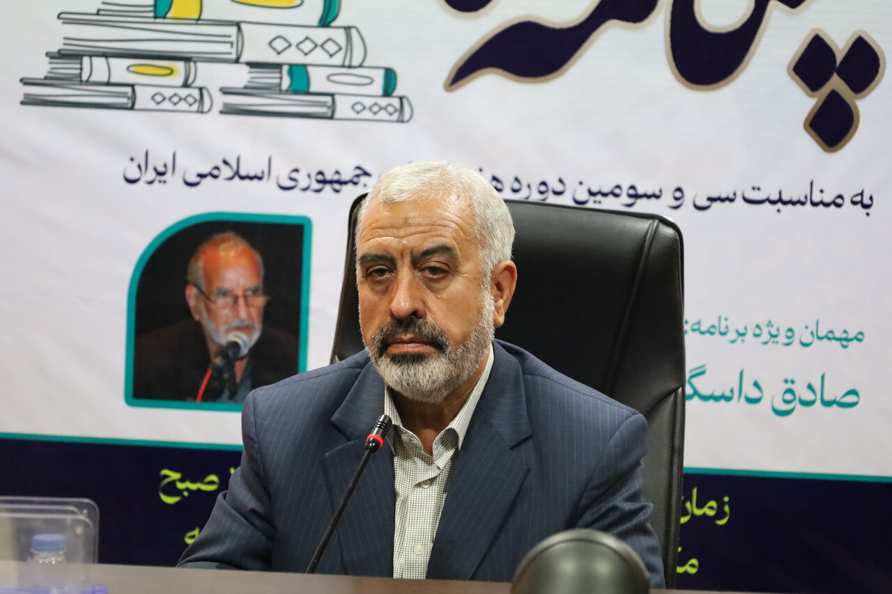 محفل شعرخوانی «چکامه کتاب» در کتابخانه مرکزی ارومیه برگزار شد