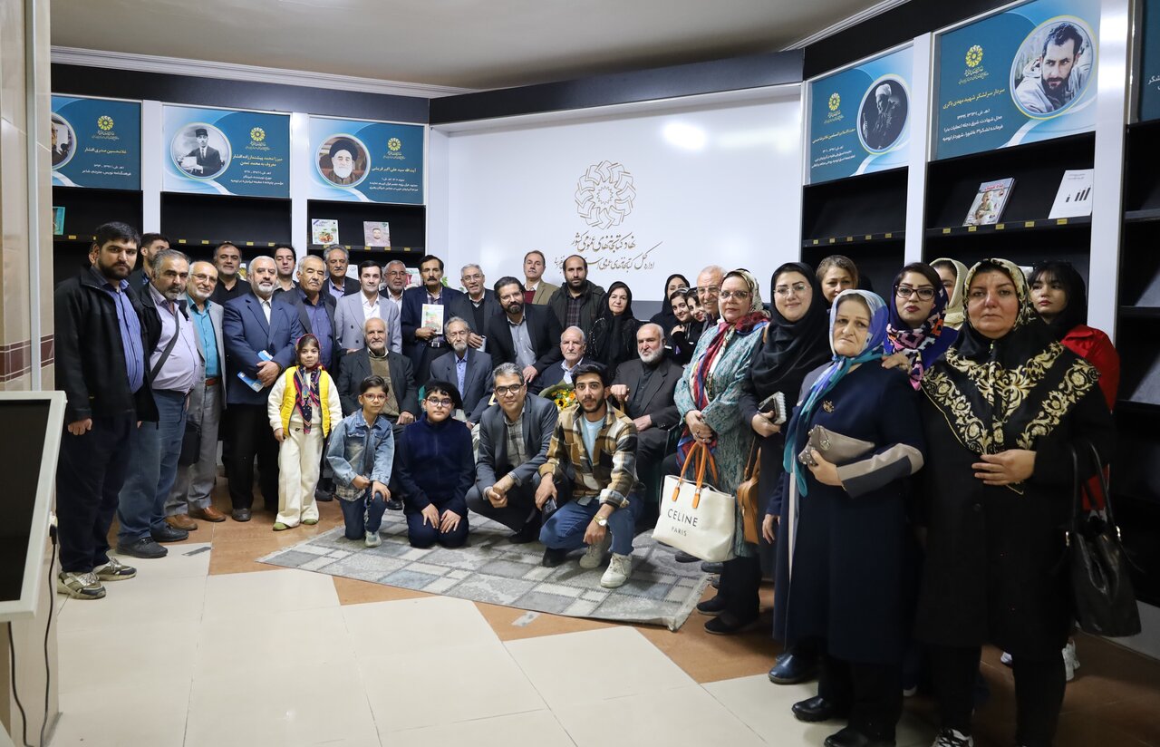 محفل شعرخوانی «چکامه کتاب» در کتابخانه مرکزی ارومیه برگزار شد