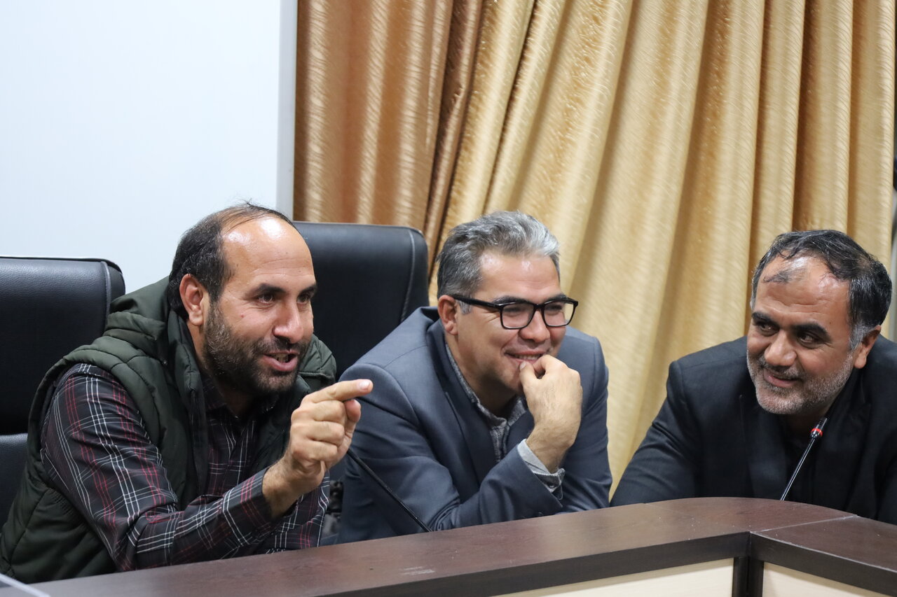 محفل شعرخوانی «چکامه کتاب» در کتابخانه مرکزی ارومیه برگزار شد