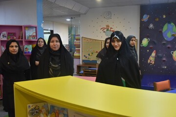بازدید مشاور معاون رئیس‌جمهور در امور زنان و خانواده از کتابخانه الفبا شهر شیراز