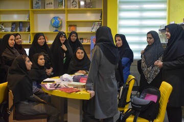 بازدید مشاور معاون رئیس‌جمهور در امور زنان و خانواده از کتابخانه الفبا شهر شیراز