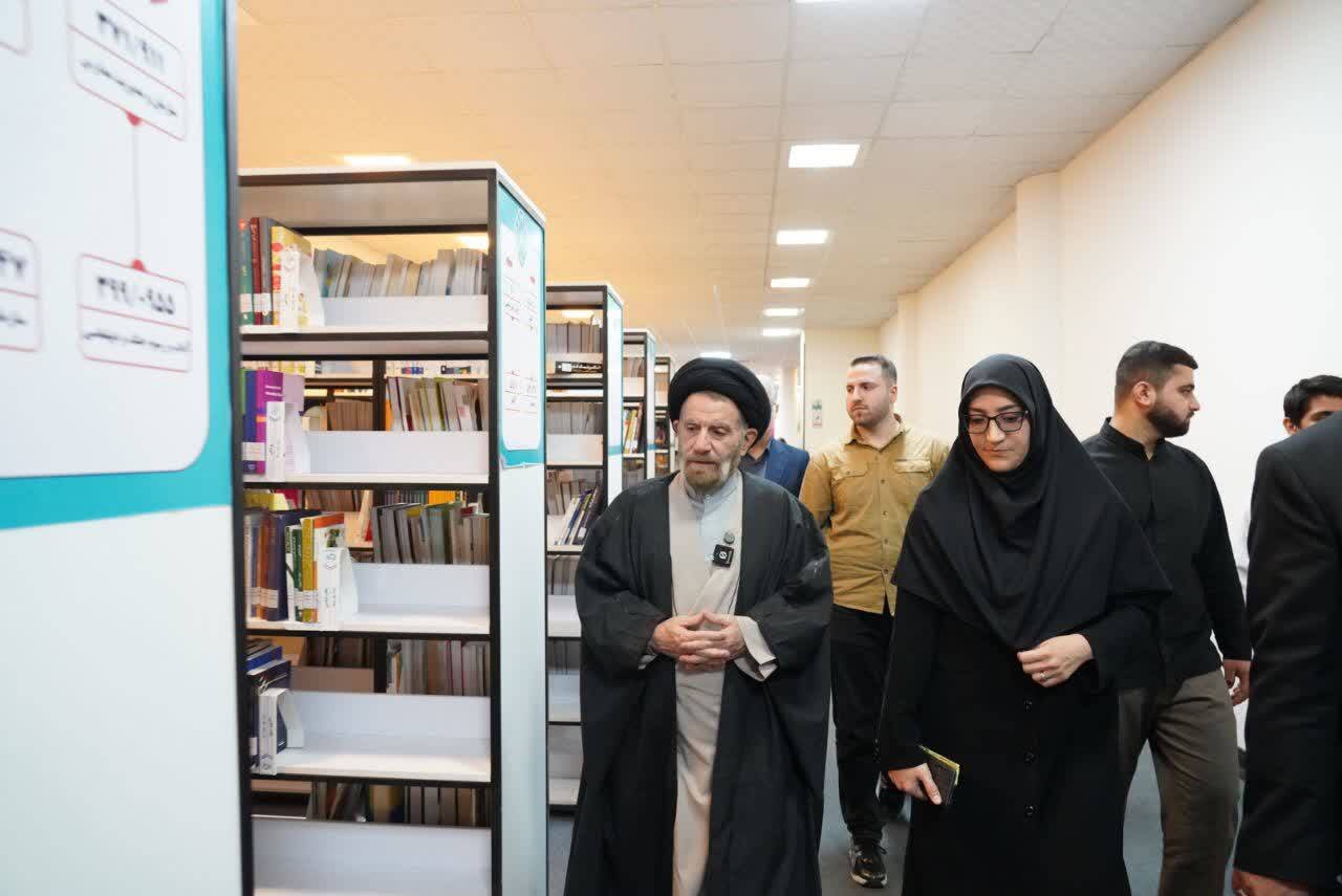 نمایشگاه تایپوگرافی «ایران» با حضور نماینده ولی‌فقیه در استان افتتاح شد