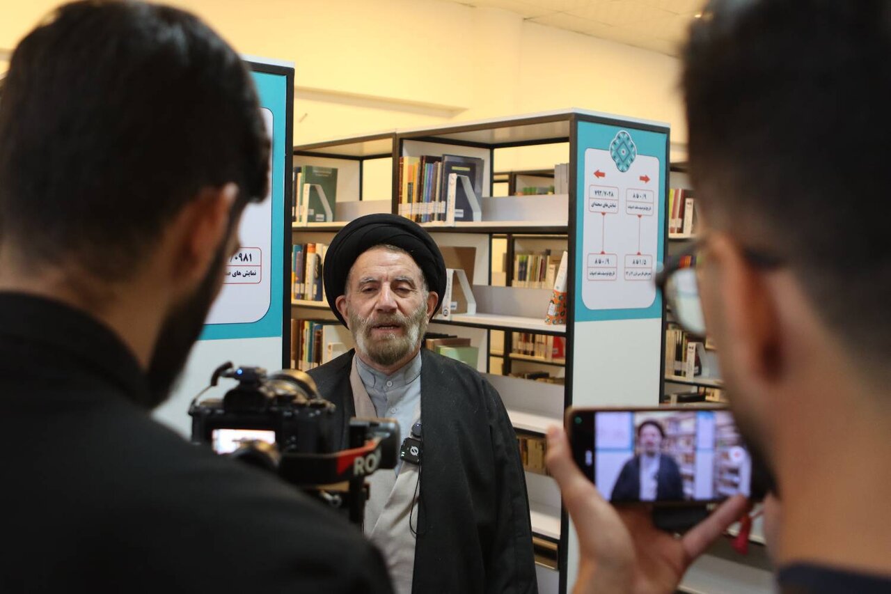 نمایشگاه تایپوگرافی «ایران» با حضور نماینده ولی‌فقیه در استان افتتاح شد