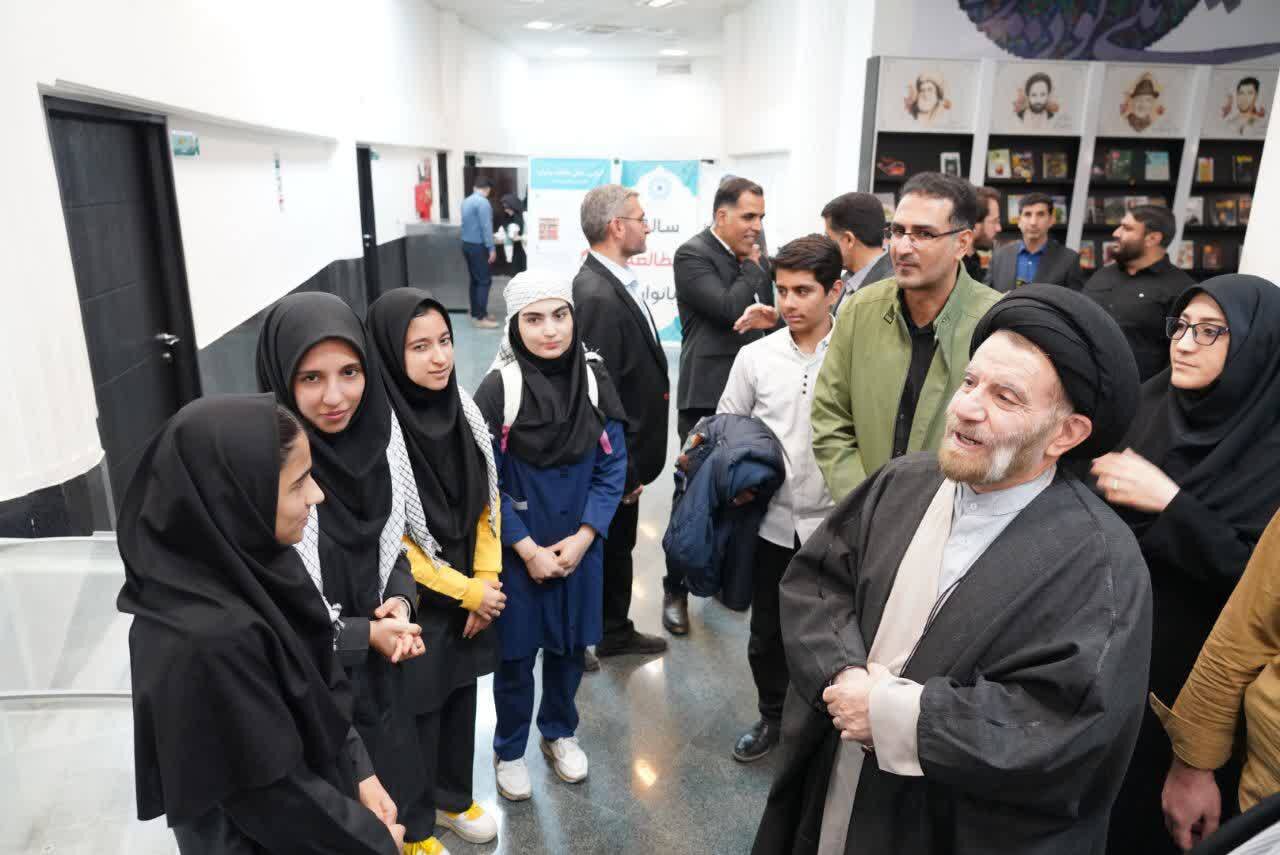 رویداد «راز سیزدهم» در کتابخانه مرکزی خرم‌آباد برگزار شد