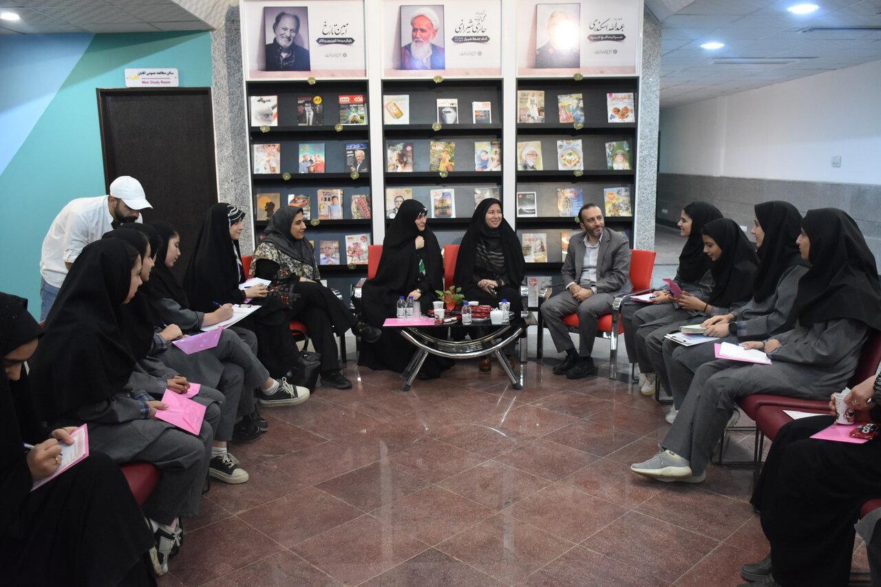 کتابخانه‌های عمومی می‌توانند پایگاه تعامل و هم‌افزایی بین‌نسلی باشند