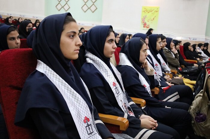 آیین اختتامیه جشنواره استانی شعر «واژه‌واژه مقاومت» در سلماس برگزار شد