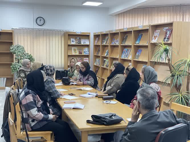 کتابداران استان مرکزی به استقبال هفته کتاب رفتند