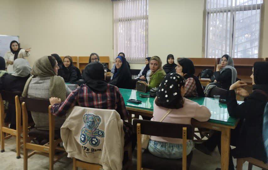 کتابداران استان مرکزی به استقبال هفته کتاب رفتند