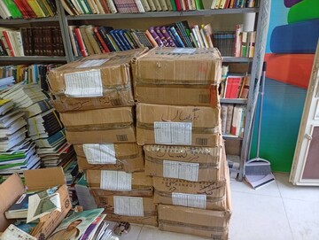 اهدای کتاب به کتابخانه های عمومی لرستان