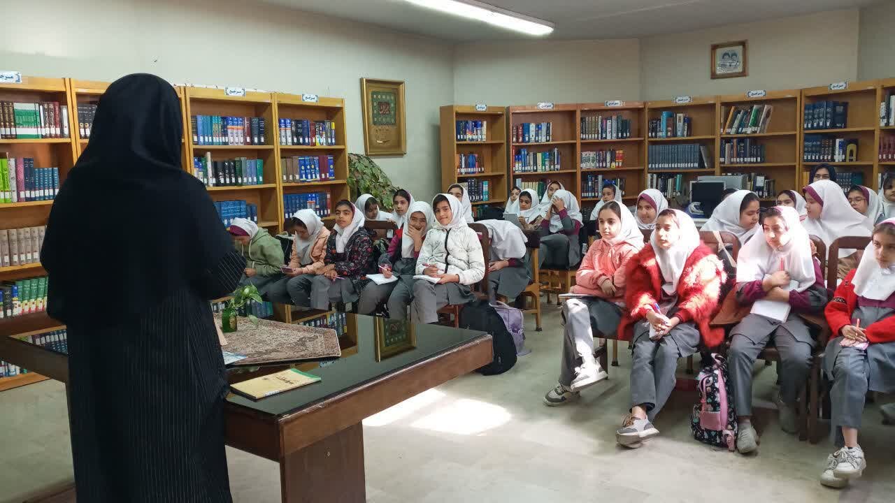 گسترش فعالیتهای فرهنگی و آموزشی در کتابخانههای عمومی استان مرکزی