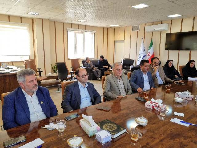 اهدای یک دستگاه مینی‌بوس از سوی فرمانداری برای راه‌اندازی اولین کتابخانه سیار در میامی